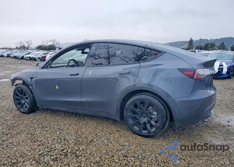 2022 Tesla Model Y z USA, uszkodzony, nr VIN 7SAYGAEE3NF506166